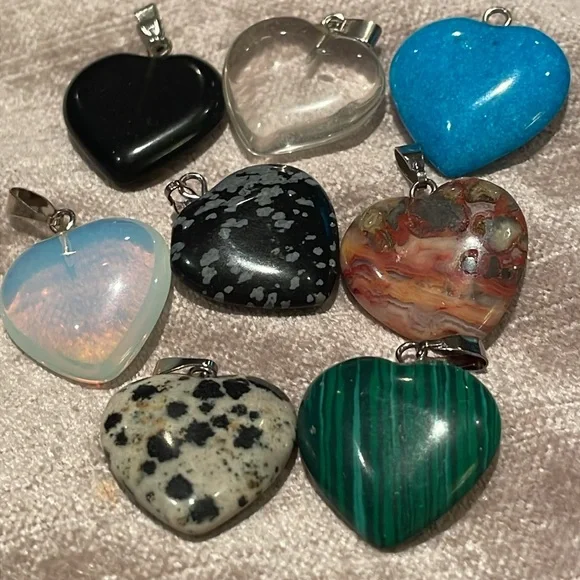 8 Hearts Pendant Bundle Natural Stones 3/4” resellers bundle - Picture 3 of 4